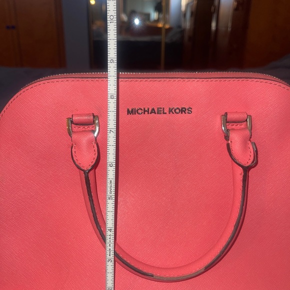 Gently used M Kors, LG Dome Satchel in Lt Pink/Blossom. - Picture 4 of 9